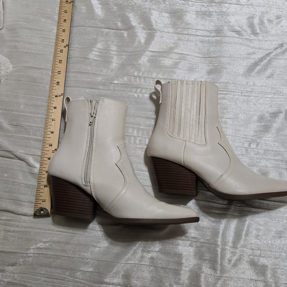 Elegant Cream Ankle Boots By Cupid Size 8 EUC Worn Once! - Picture 4 of 6